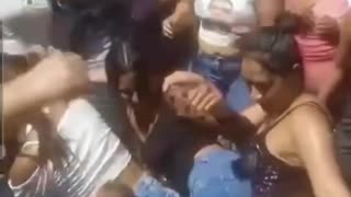 [Video] Presunto ladrón fue despedido con reguetón y salsa choque