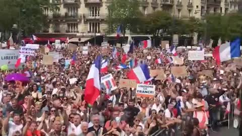 FRANCIA: PER MACRON È ORAMAI IMPOSSIBILE REGGERE.