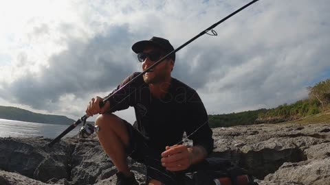 SOLO CAMPING ON A CLIFF WITH NO FOOD_ Exploring an amazing new island. FISH ARE TOO BIG