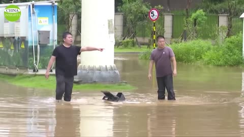 4-Storeys High Floods, NO warning for dam water release 10 provinces in southern China are flooding