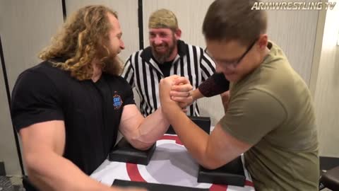 BODYBUILDER VS SCHOOLBOY ARM WRESTLING