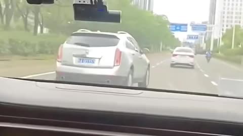 In China today, a young girl ordered a driverless car! 🧐🚗