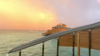 Dreamy sunset in the Maldives.Мечтательный закат на Мальдивах.