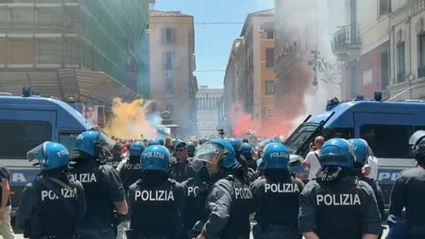 HUGE Protests Break Out In Rome As Civilians Rise Up Against The Great Reset