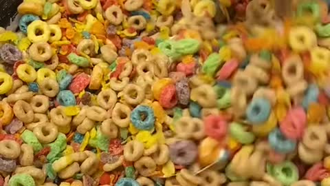 Turning old cereal into Rice Krispie treats is delicious AND reduces food waste 😳