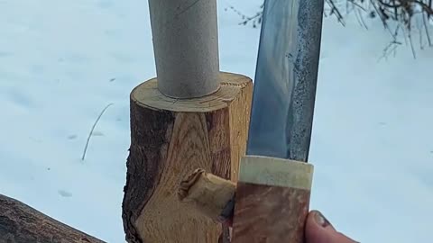 Yakutian knife cutting