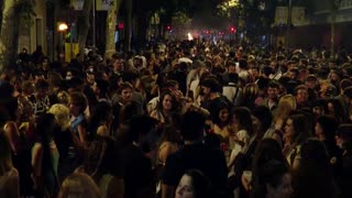 Aglomeraciones en Barcelona en la noche de San Juan