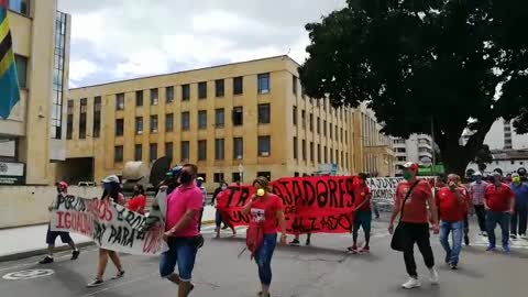 Trabajadores del calzado protestaron en la Alcaldía de Bucaramanga