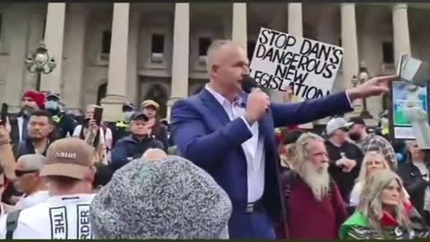 Brave Melbourne Police defector leads huge protest against Premier Dan Andrews. The tide is turning!