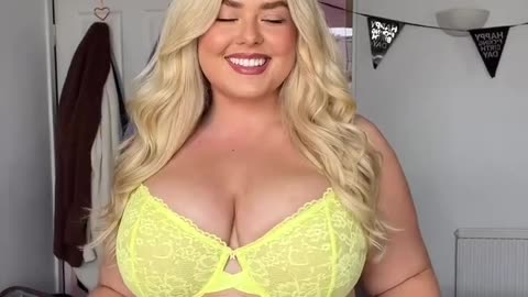 Big tits sexy girl