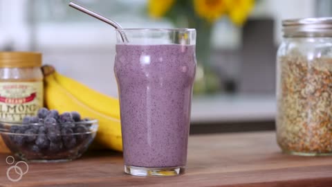 The BEST Blueberry Banana Smoothie for every morning!