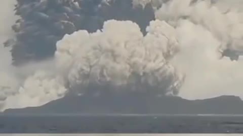 Hunga Tonga Volcano Eruption Live Caught On Camera By Ships In The Region | #Shorts | CNN News18