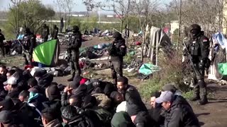 Serb police find 600 migrants after border shootout