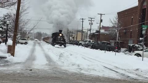 2016-Awesome train crossing The Durango & Silverton Narrow Gauge