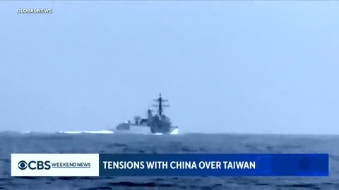 Chinese Warships Comming Near U.S. Missile Destroyer In Taiwan Straight