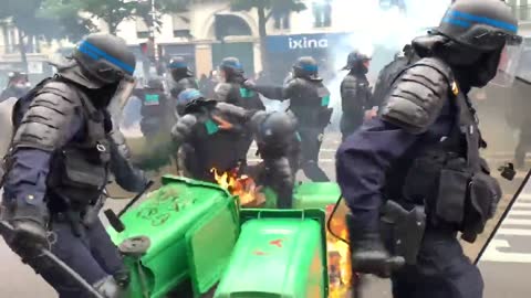 Clashes at Paris protest against Covid restrictions, passes