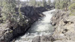 Overlooking Dillon Falls Canyon – Deschutes River – Central Oregon – 4K
