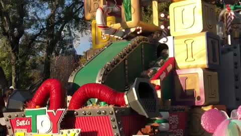 Dancing Elves-Disneyland Christmas Parade 2018