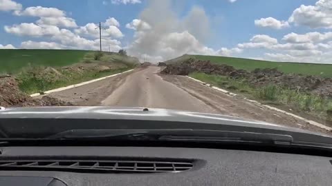 'Running the Gauntlet' - Bakmut-Lisichansk road under Russian artillery fire after Popasna breakout