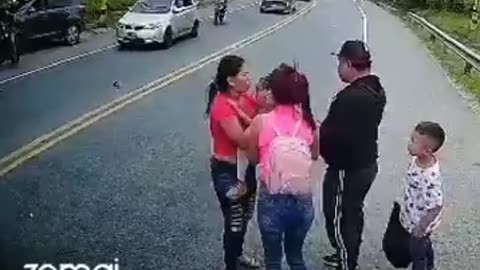 Unbelievable girl just escaped from a dangerous accident- live caught on camera.