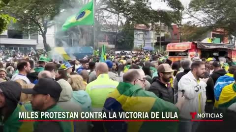 Persisten las protestas por derrota de Bolsonaro en Brasil | Noticias Telemundo