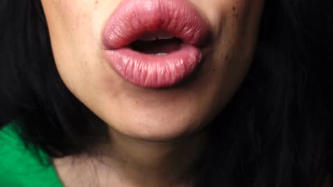 ASMR LENS LICKING WITH A LOT OF MOUTH SOUNDS