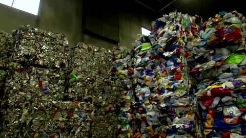 U.S. plastic recycling rate drops to close to 5% - report