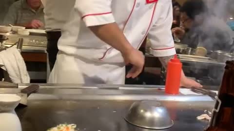 Chef Does Magic Trick With Eggs on Teppanyaki Grill