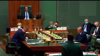 Australian PM and politicians laugh when the discussion about 5G
