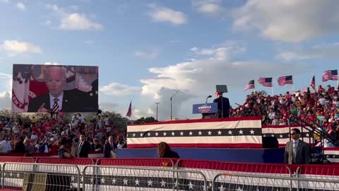 Trump turns packed rally into SAVAGE Biden roast, plays this video on big screen