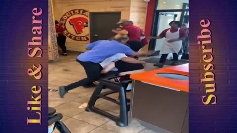 LMAOOO the whole Popeyes staff joined in to fight her