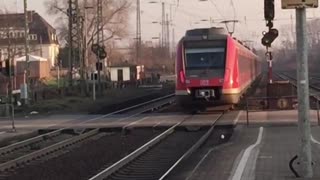 S8 with the 430 153 and 430 603 departure in Mainz-Kastel on the way to Hanau Hbf