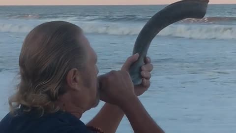 Yom Kippur | Ending With The Shofar At The Beach | Be Encouraged | Psalms Of Love | #shorts