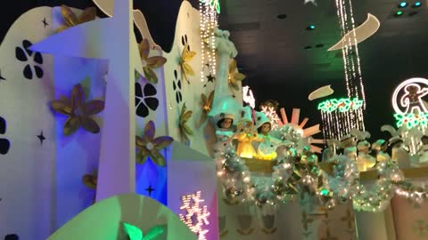 Disneyland-It’s a Small World at Christmas Time