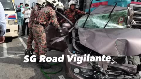 13oct2022 causeway bridge malaysian truck crashed into malaysia cars on the causeway