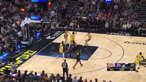 Russell Westbrook ignores a wide open Austin Reaves then airballs the layup🤦‍♂️