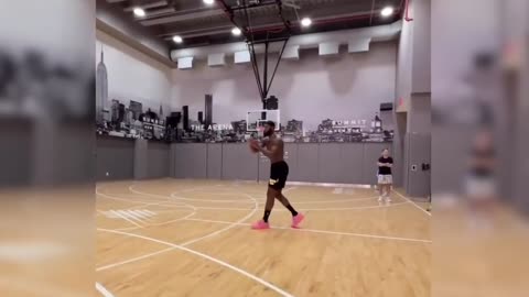 Before the 2022–2023 NBA season, LeBron James is putting in a lot of work (HIGHLIGHTS)