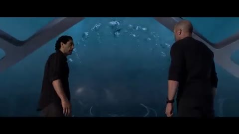 Megalodon Bites The Glass - The Meg (2018) Movie Clip HD_Cut