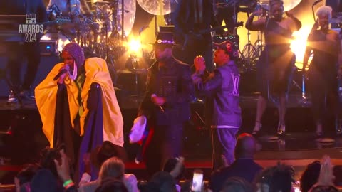 Ms. Lauryn Hill & Son YG Marley - "Praise Jah In The Moonlight" LIVE