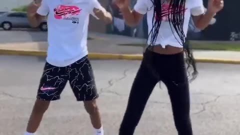 twins dancing