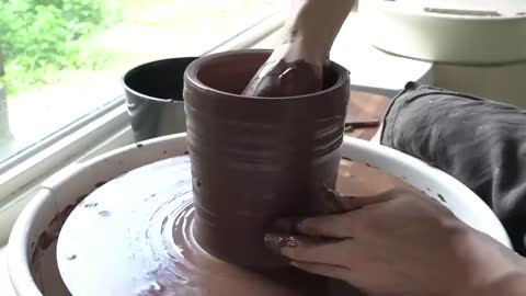 Relaxing Pottery: Making a pottery planter.