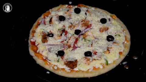 Tawa Pizza Without Yeast | Chicken Tikka Pizza Without Oven | Quick and Easy Pizza Recipe