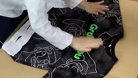 Folding clothes using a paperboard!