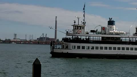 Toronto Lakeside Views and Island Ferry