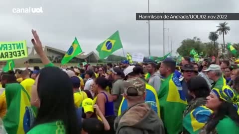 Bolsonaristas pedem intervenção e que Exército 'saia do quartel' em Brasília