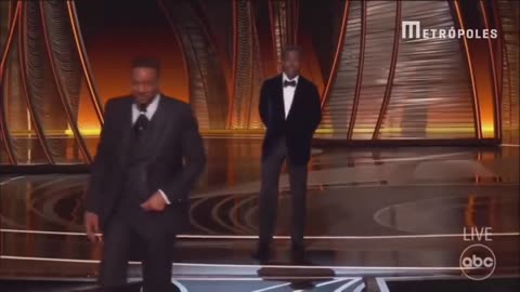 Will Smith bate em Chris Rock e pede desculpas no Oscar 2022