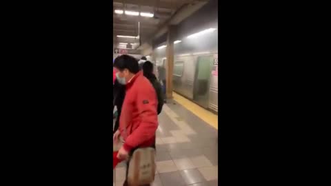 Os primeiros minutos do ataque ao metrô de Nova York