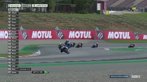 Rain cause havoc in the CLOSING MOMENTS of #WorldSSP Race 1 at Barcelona in 2020 | #CatalanWorldSBK