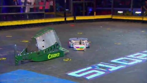 Car fighting Chomp vs. Disk O' Inferno - FULL BATTLE - BattleBots