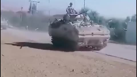 Jordanian tanks move towards the border with Israel